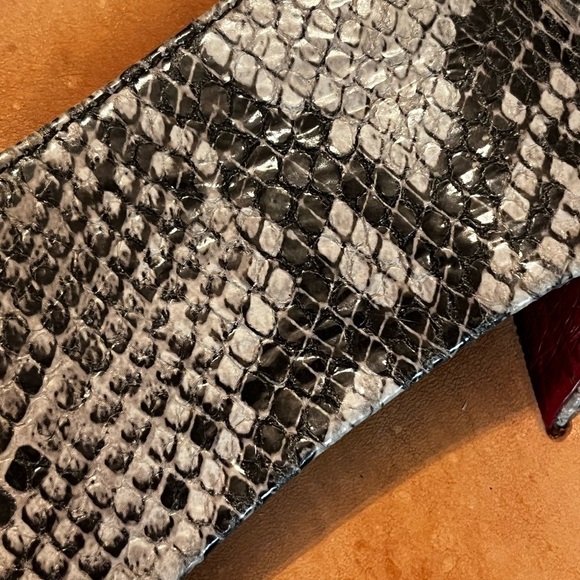 Freebird by Steven Golden Sz 8 Snakeskin Slide Sandals - Picture 9 of 10